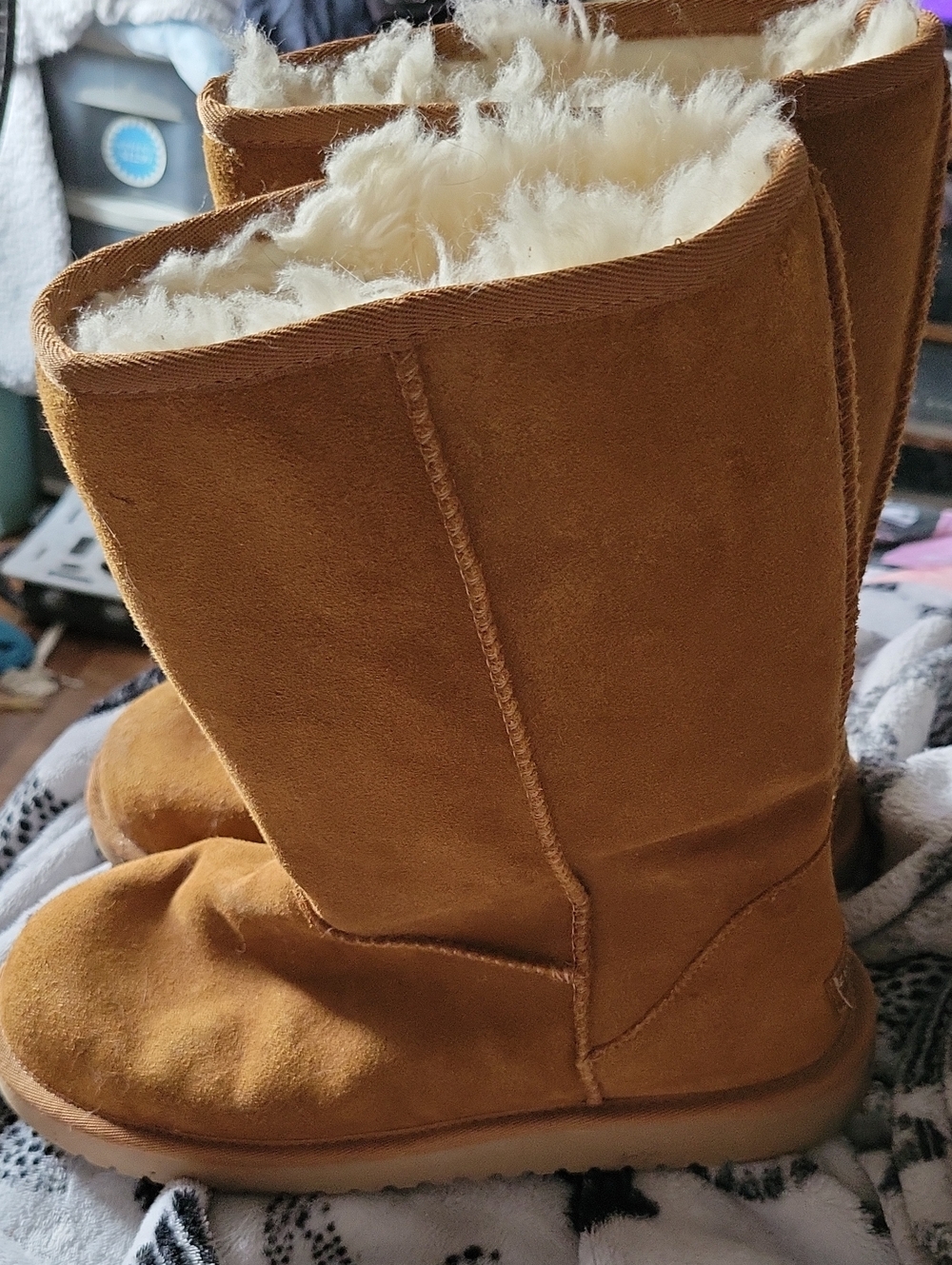 KOOLABURRA BY UGG Chestnut Suede Shearling-Lined Winter Boots